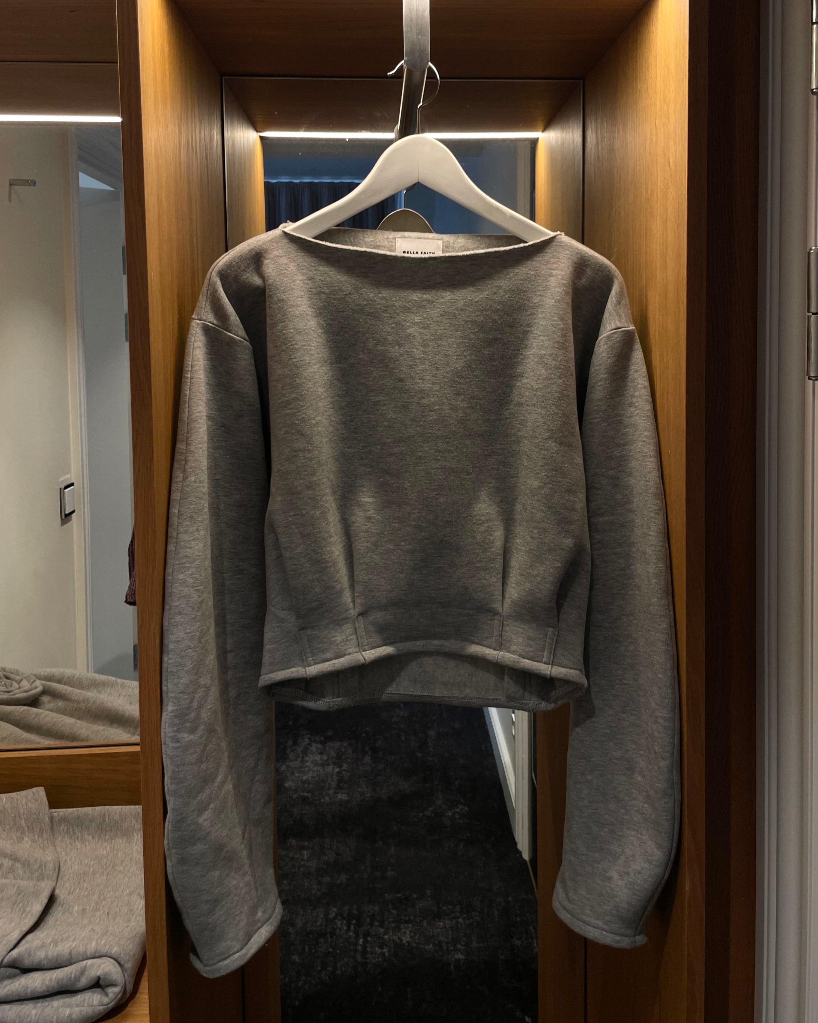 Muna pleated sweat shirt