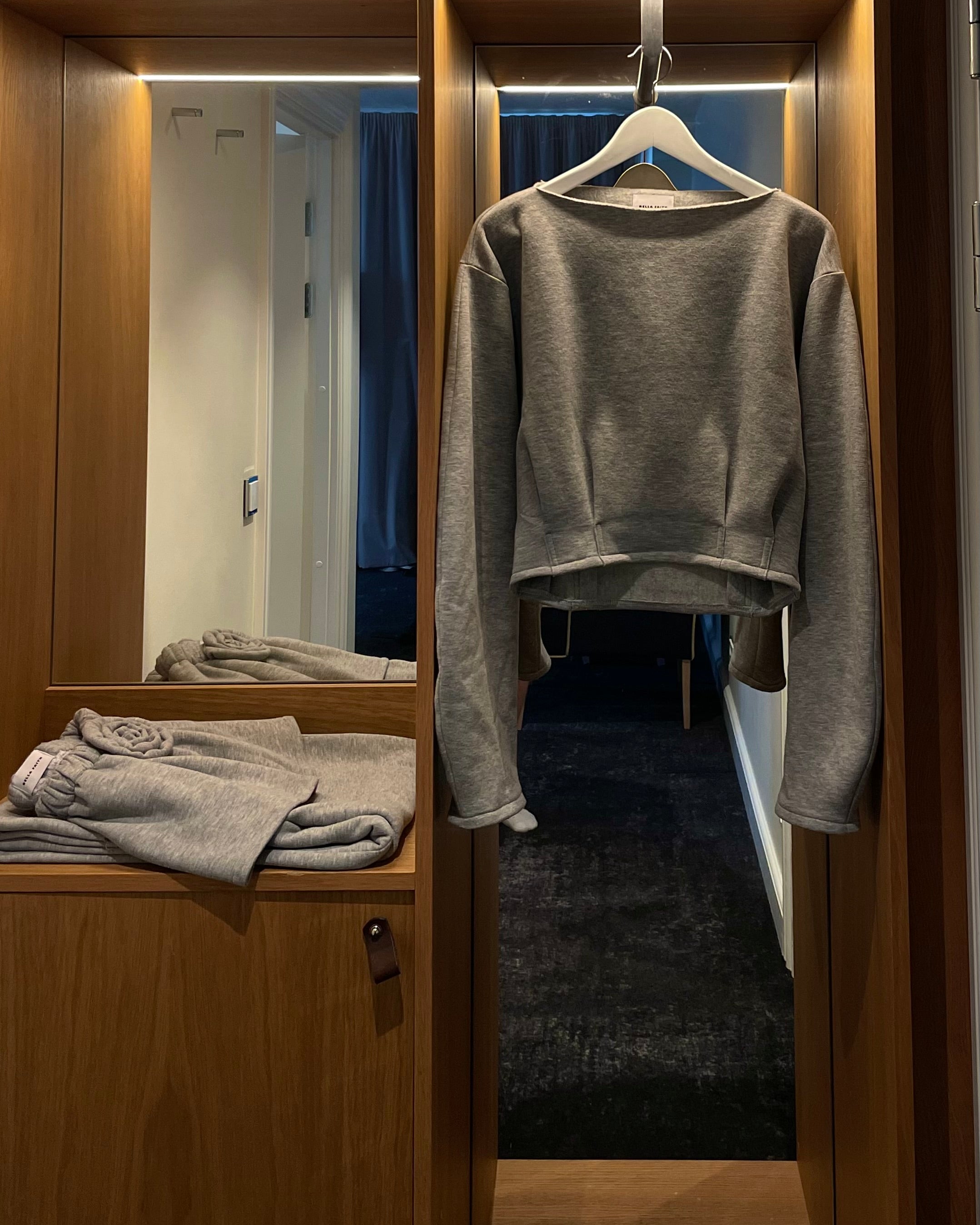 Muna pleated sweat shirt