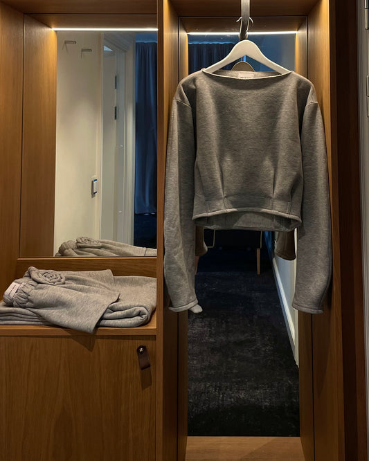 Muna pleated sweat shirt